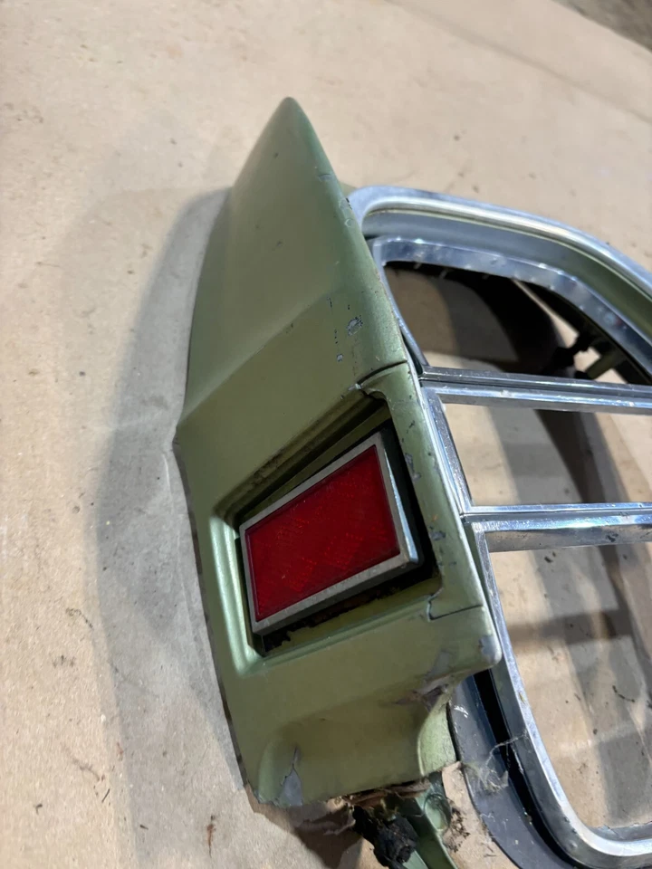 Ford Galaxy Ltd 1968 69 LH cuarto trasero 1/4 panel extensión luz trasera carcasa Foto 3 de 4