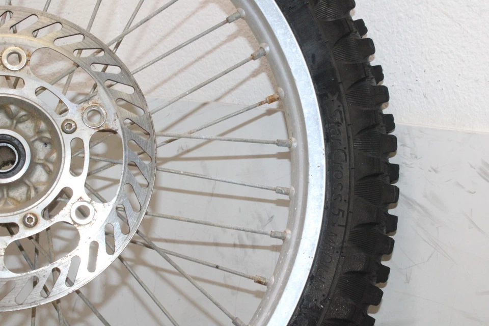 Llanta delantera con neumático 88-92 KAWASAKI KX250 OEM Foto 4 de 4