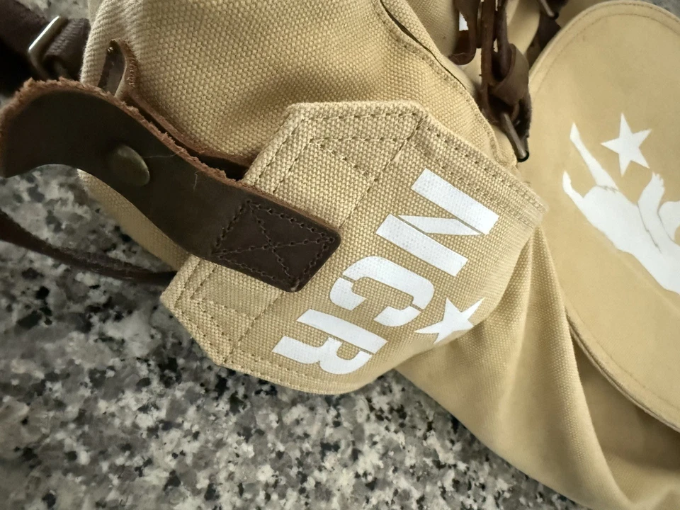 Mochila de lona Bethesda Fallout NCR Veteran Ranger con licencia oficial Foto 3 de 4