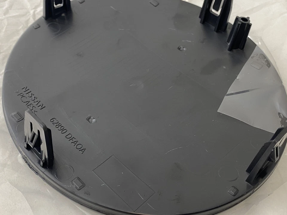 Nissan Sentra 2020-23 parrilla emblema logotipo radar ACC 62890-6LH0A | Entrega gratuita Foto 4 de 4