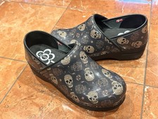 SANITA SKULL PROFESSIONAL DANISH CLOG PATENT LEATHER SLIP ON WOMEN 39 8 8.5 M LN