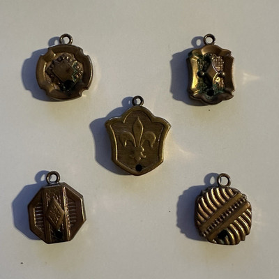 5x Vintage Messing Chatelaine Anhänger