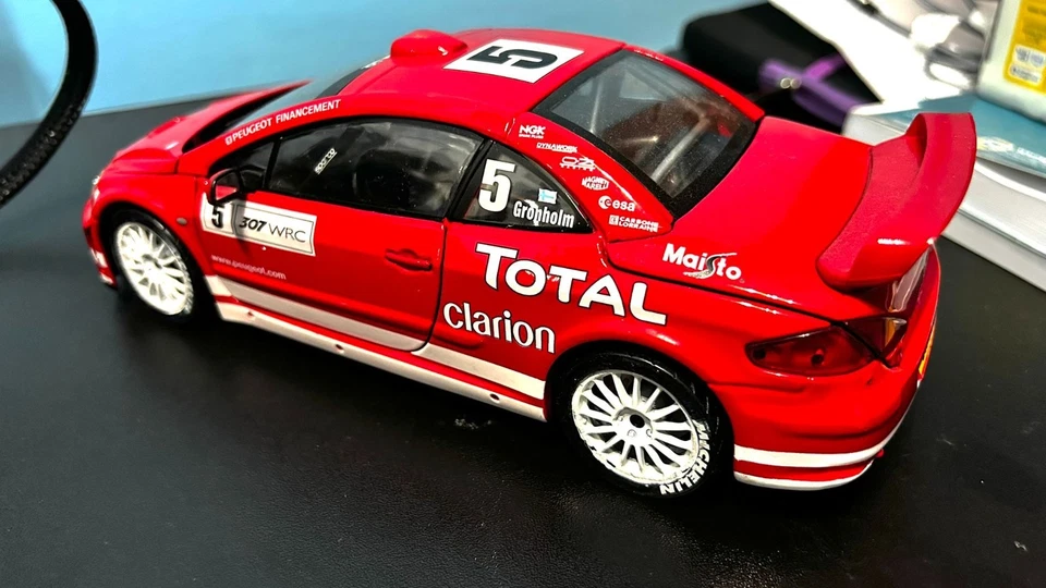 Peugeot 307 WRC 1:18 Maisto - Immagine 4 di 4