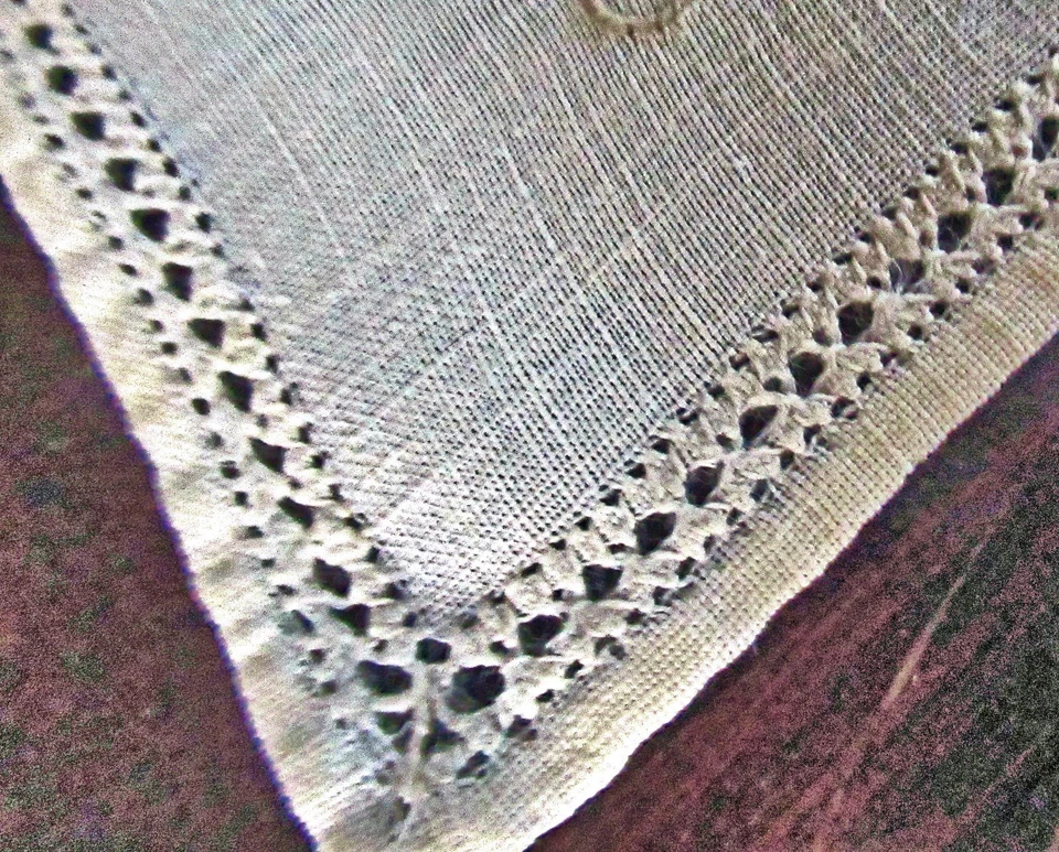 6 manteles individuales de colección de lino crema hechos a mano de encaje y bordado geométrico y floral Foto 4 de 4