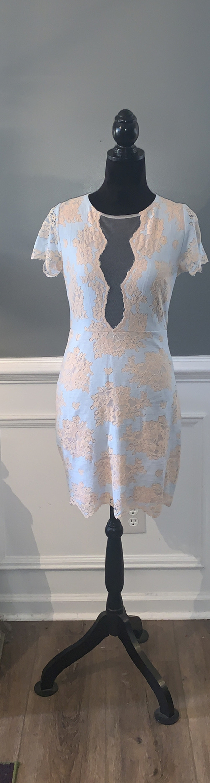 MAIN STRIP NWT peach stretch lace overlay bodycon dress size medium