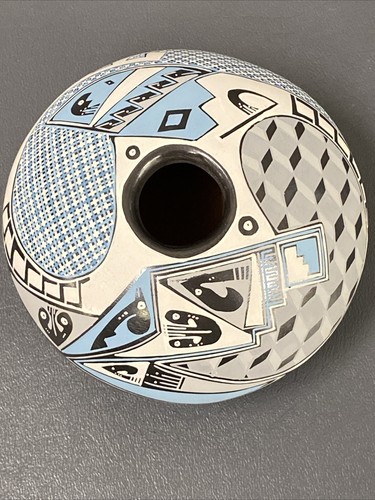 Jocelyne Ortiz Mata Ortiz Keramik geometrisch himmelblau Keramik auf schwarzem Topf W2 - Bild 3 von 9