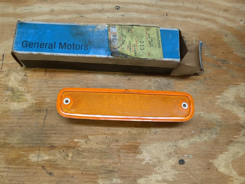Luz de marcador de guardabarros delantero para camioneta Chevrolet GM 73-80 NOS 6270433 Foto 3 de 4