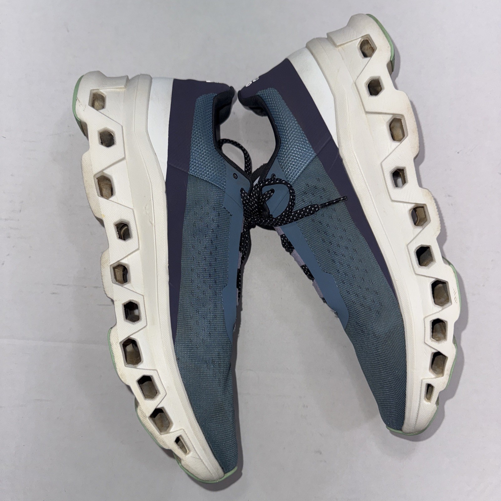 ON Cloud Swiss Engineering Cloudmonster Athleisur… - image 3