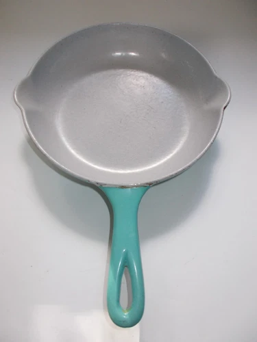 Le Creuset #23 Cast Iron Enamel Skillet Frying Pan Turquoise Blue Double Spout