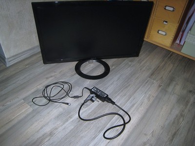 ASUS VX238  LCD Monitor für PC  Versions Nr. VX238H - 23 Zoll