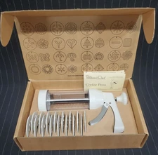 Cookie Press The Pampered Chef 1525 with 16 Discs Original Box New Open Box
