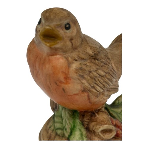 Vintage Beautiful Ceramic Robin Bird On Tree Stump Figurine Hand Painted 3” Tall - Picture 4 of 14