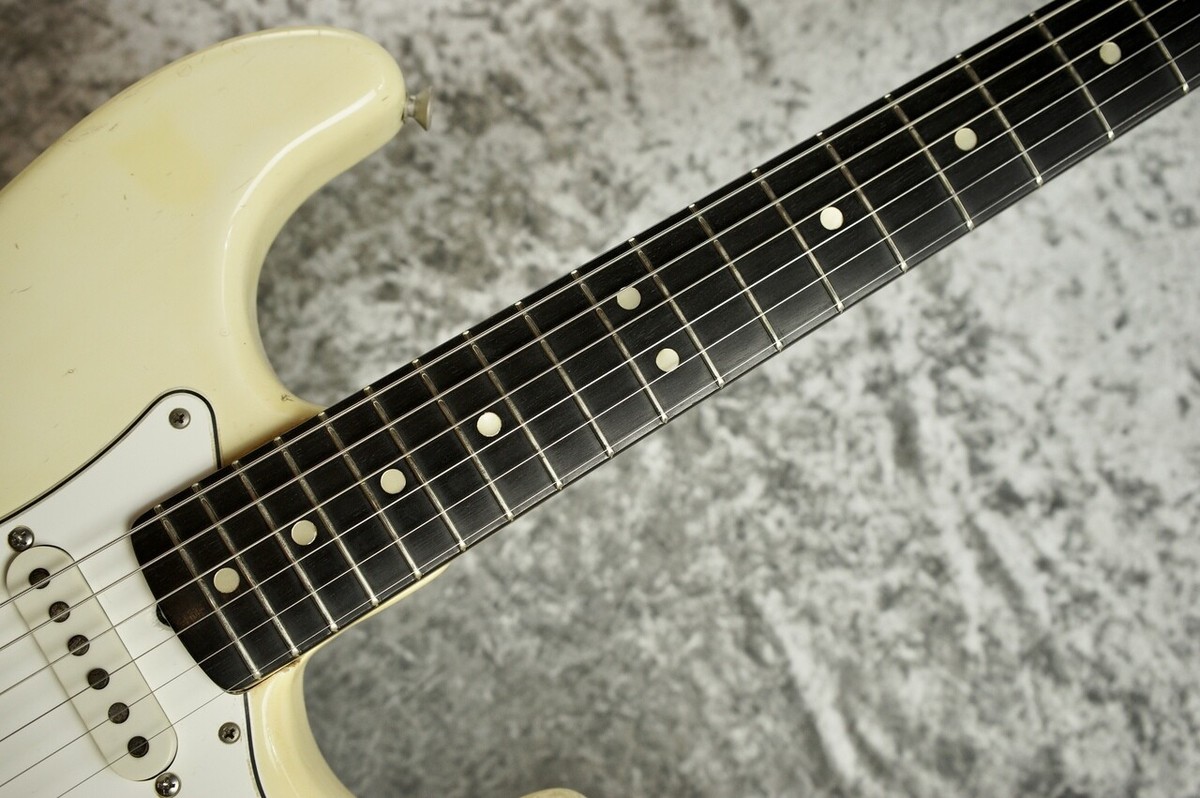 ギター Fender Stratocaster synchronized tremolo Fender 1971 Stratocaster Olympic White 
