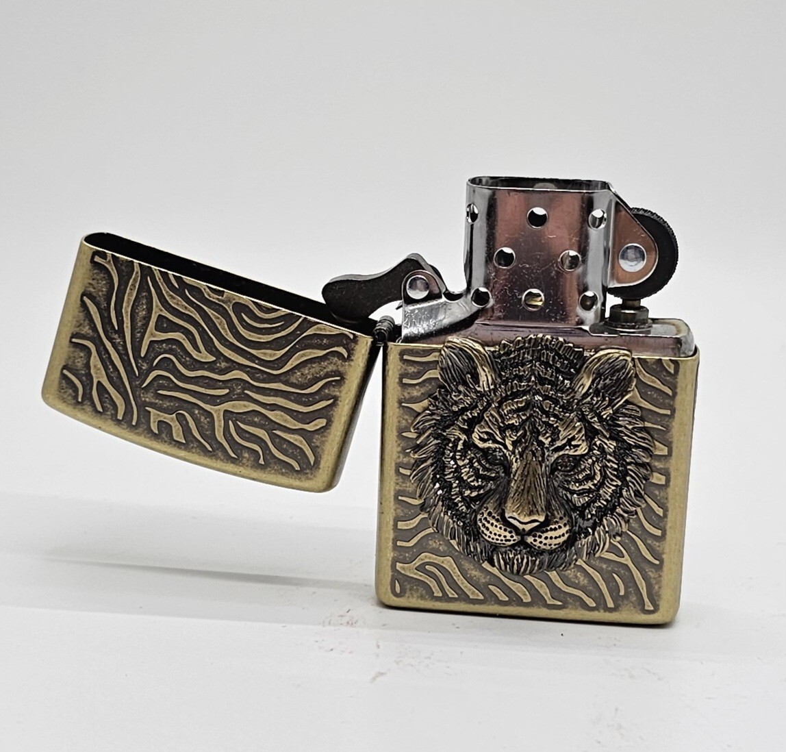Zippo Lighter Tiger Face Crystal Eyes Unique Design in Korea Ship 