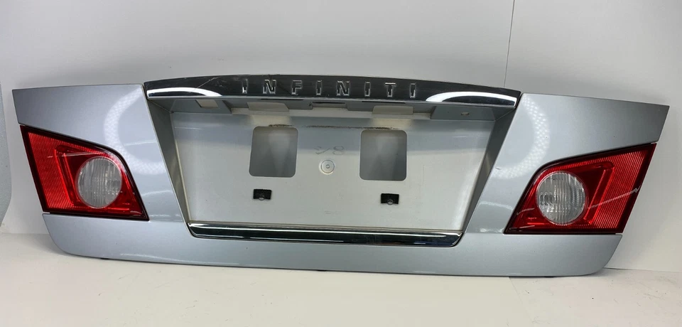 2006 2007 Infiniti M35 Rear Trunk Lid License Light Plate Finish Panel Molding Foto 2 de 4