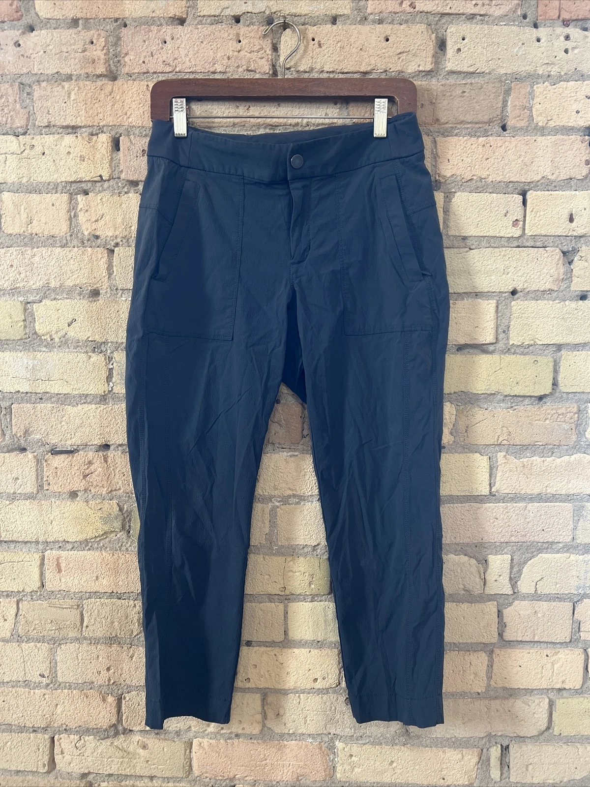 Athleta Grey Cropped Trekkie Jogger Active Pants Size 6