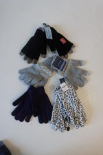 NWT Womens 4PC Lot Assorted Gloves M
