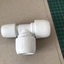 Image of HEP2O PLASTIC PUSH-FIT REDUCING TEE 22MM X 15MM X 22MM  (pack x 1)