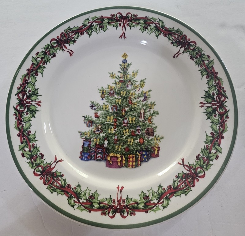 Christopher Radko Christmas Traditions Holiday Celebrations 10 7/8" Dinner Plate