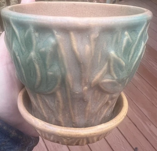 McCoy Small Planter Leaves and Berrys 4.5”