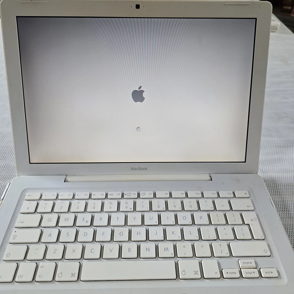 Macbook A1181 EMC 2139 ,Core Duo, 13.3", MacOS 10.7 ,100Gb HDD ,1Gb RAM (227) - Image 4 of 4