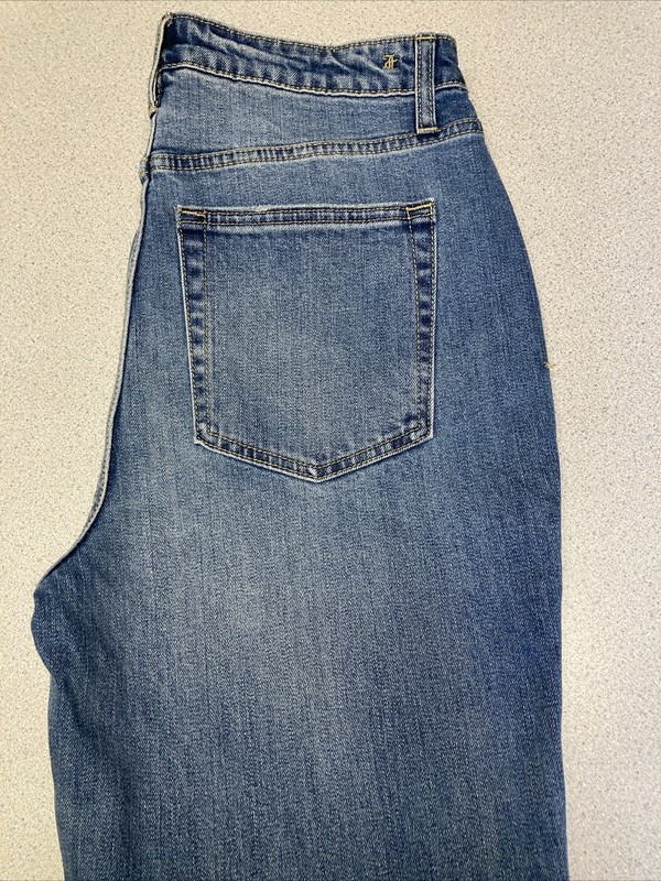 Juicy Couture Jeans women’s Sz 31 Malibu Medium Wash
