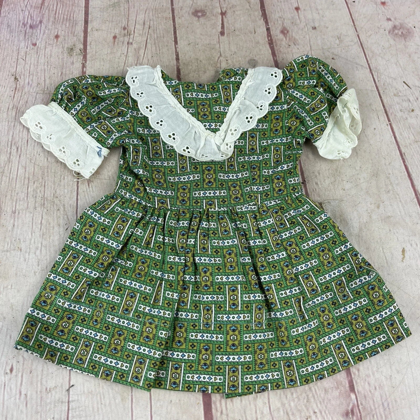 OFF WHITE Vestito bambola vintage epoca anni '50 fatto a mano verde con bordo occhiello bianco sporco