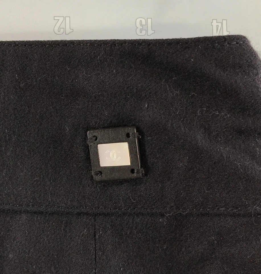 Falda lápiz Chanel vintage para mujer 40 negra mezcla de lana de cachemir forrada de seda 2001 Foto 4 de 4
