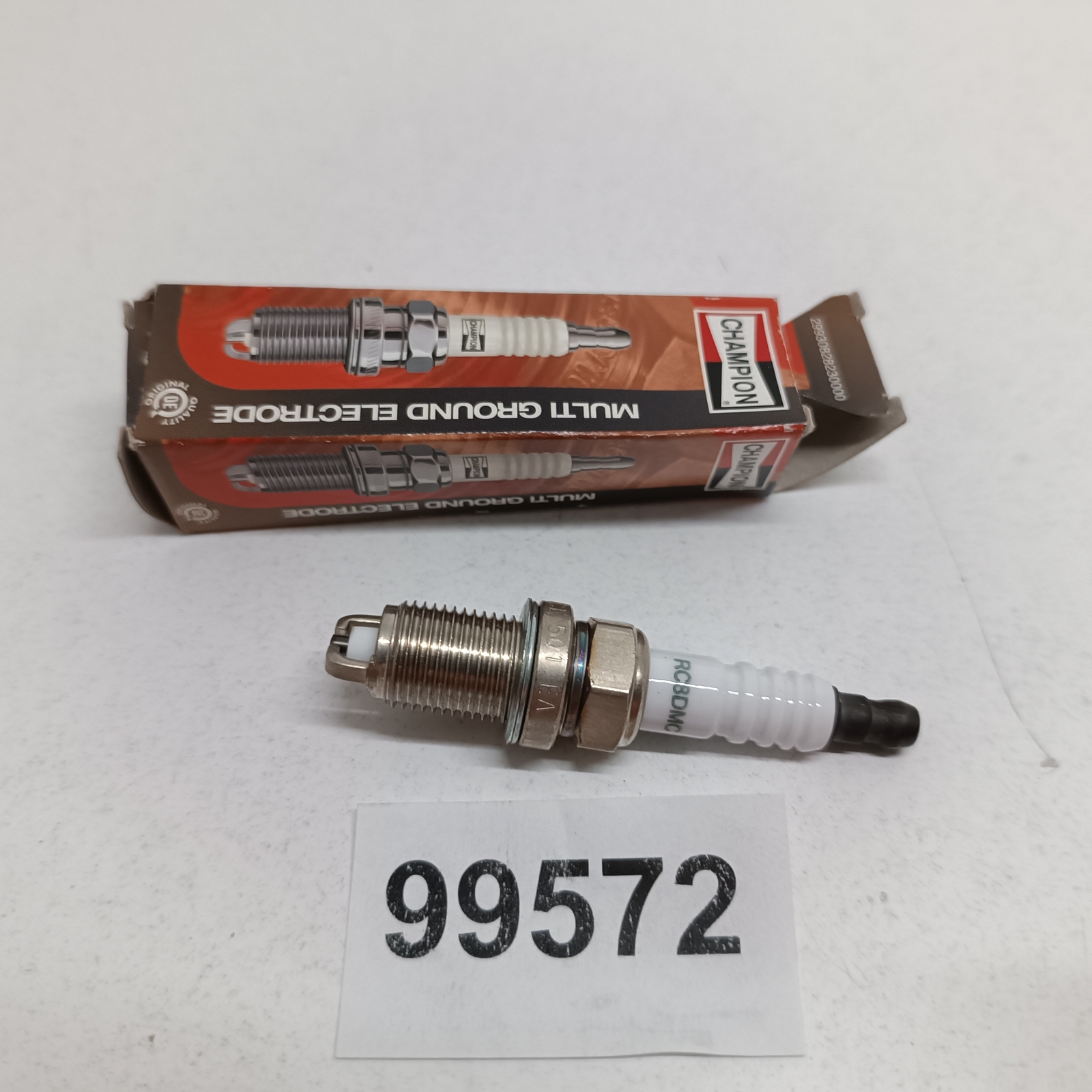 Spark Plug Champion Piaggio Porter OE026 RC8DMC