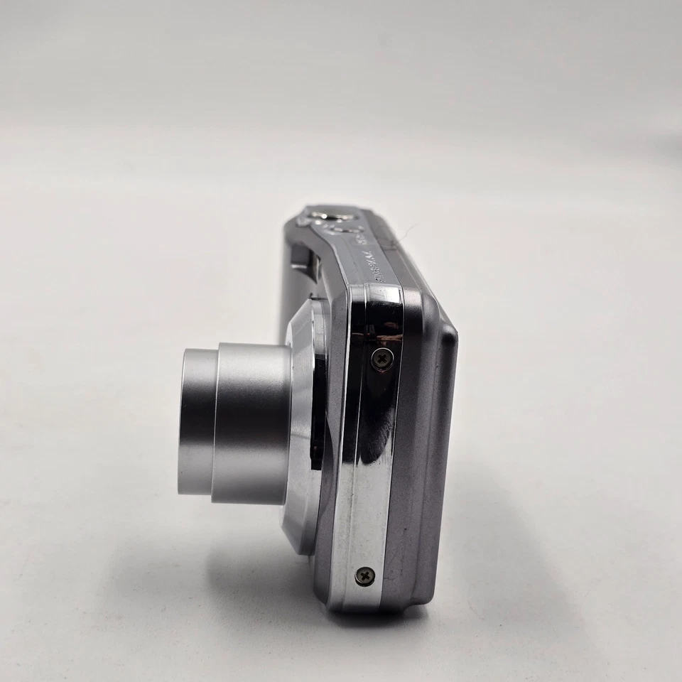 Fujifilm FinePix AX550 16MP Digital Camera - Stuck power button, photo 2 of 5