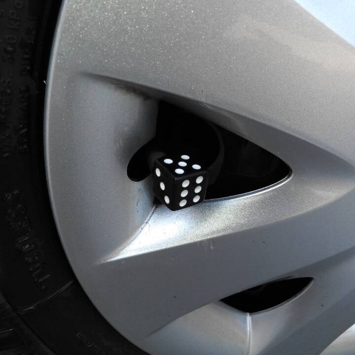4x Dice-Shape Valve Stem Air Tire Cap Cover Universal Colored Die Car/Truck/Bike