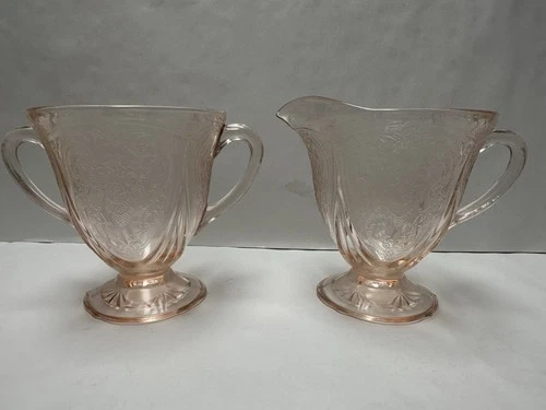 VINTAGE PINK DEPRESSION GLASS CREAMER & SUGAR BOWL  PATTERN ??