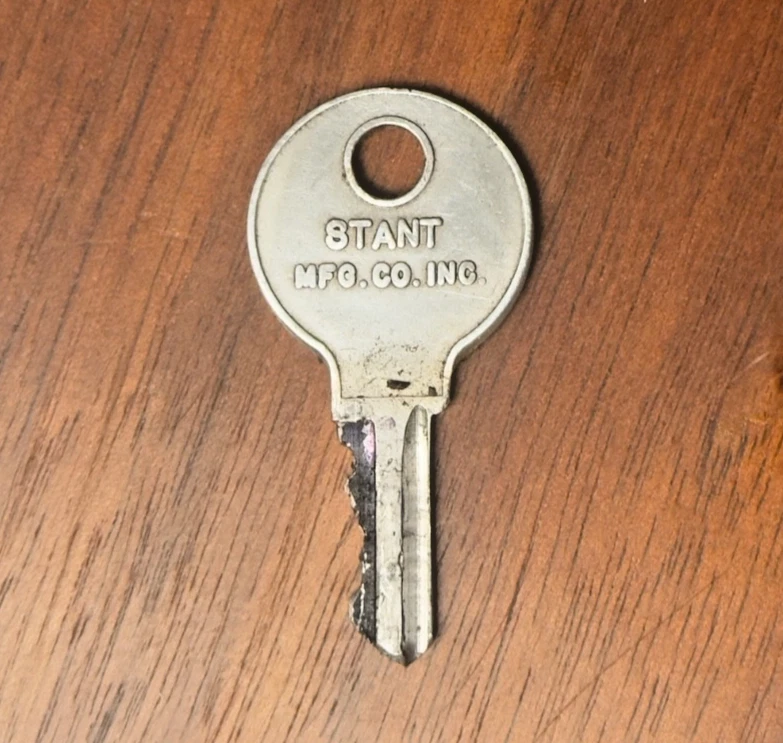 Jeep Willys CJ STANT 1946-1971 bloqueo cromo tapa de gas mercado de accesorios Foto 4 de 4