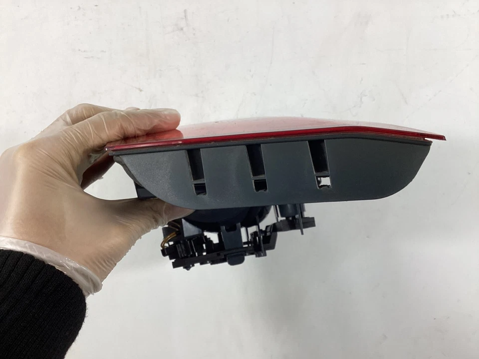 2011 - 2016 BMW 550I XDRIVE - задний правый внутренний задний фонарь / лампа 7203226 OEM. - Изображение 4 из 4