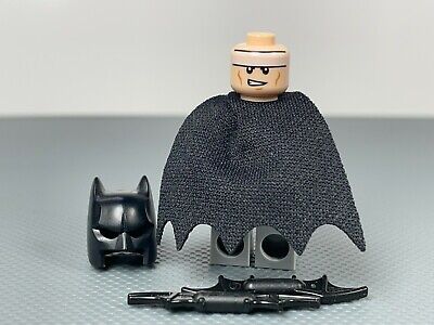 Batman LEGO Minifigure DC Super Heroes Light Bluish Gray Suit Figure - 76117