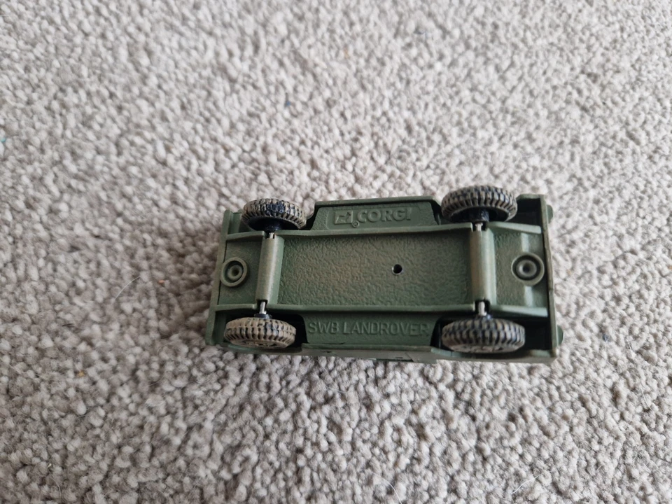 CORGI CLASSICS SHOWCASE 1/72 SWB LAND ROVER BRITISH ARMY FALKLANDS DIECAST TANK - Image 3 of 3