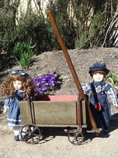 alter Kinder Handwagen Bollerwagen Leiterwagen beigegeben 2 Porzellankopfpuppen