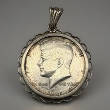 900/- Silber M&uuml;nz-Anh&auml;nger , Half Dollar, Kennedy, 1964, USA.