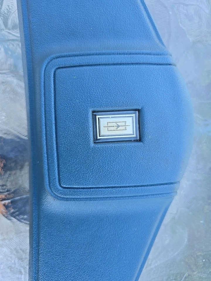 Oldsmobile Cutlass Supreme Delta 88 1977 salón volante bocina almohadilla azul  Foto 3 de 4