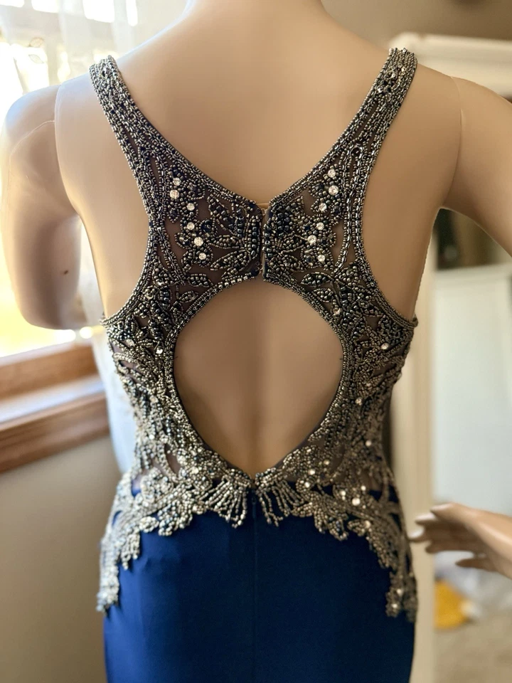 Faviana - Impresionante Vestido Acanalado Adornado de Faviana - Azul Marino, Talla 4 Foto 4 de 4