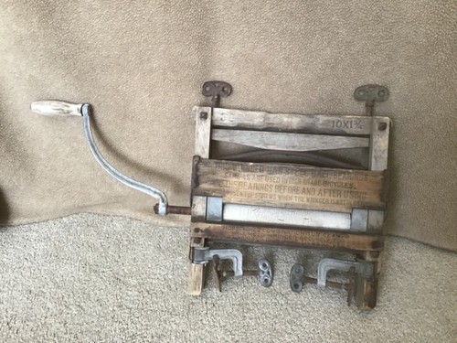 Antique Horse Shoe Brand AMERICAN WRINGER CO. No. 380 Wooden Hand-Crank Wringer