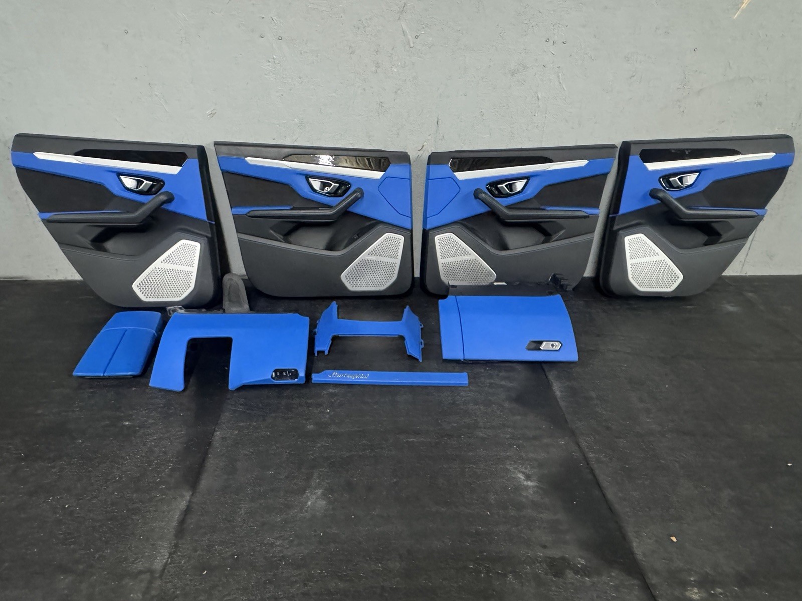 Set 4 Front Rear Interior Door Trim Panel Black Blue OEM Lamborghini Urus 2019