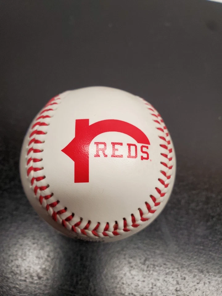 Cincinnati Reds Johnny Bench Stadium Give-Away Photo Baseball - Image 4 of 4