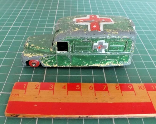 VINTAGE DINKY MECCANO DAIMLER AMBULANCE FOR RESTORATION / PARTS
