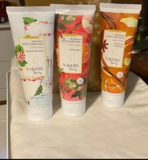 Nakery Beauty Holiday Spirits skin restore body & Hand wash set