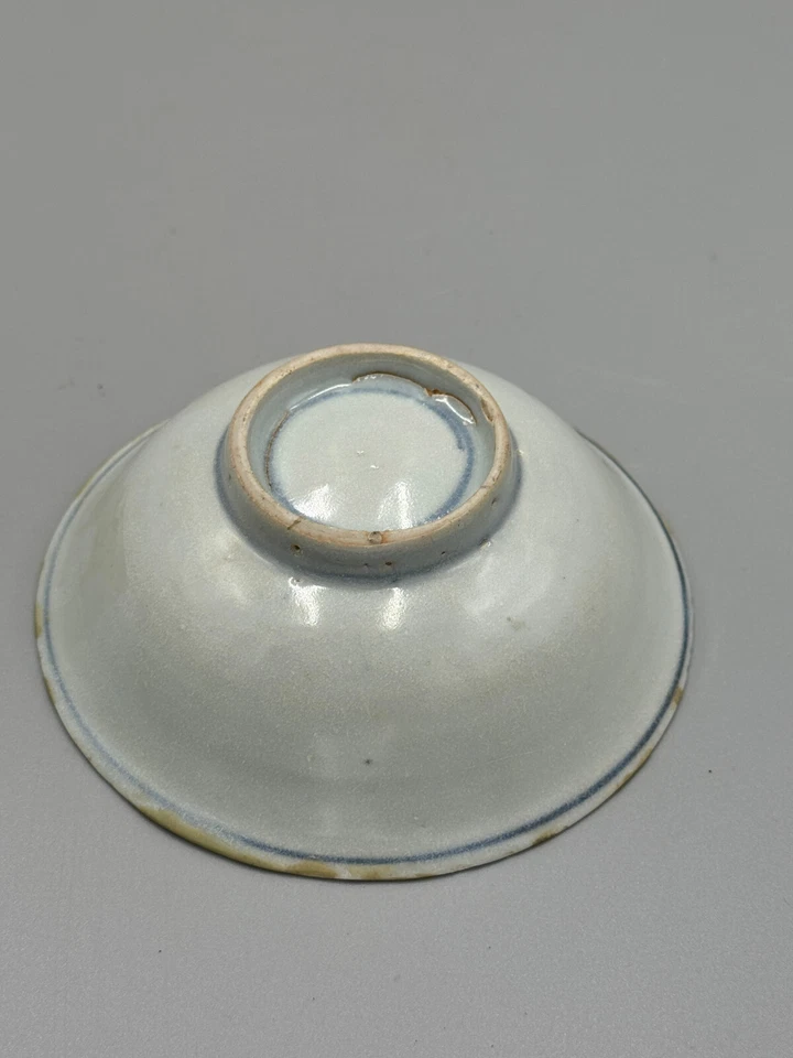 Antiguo tazón de té chino de porcelana de la dinastía Ming del siglo XVII de 4"" Foto 4 de 4