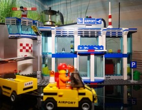 Complete Lego 3182 Airport City airplane jet terminal with manuals