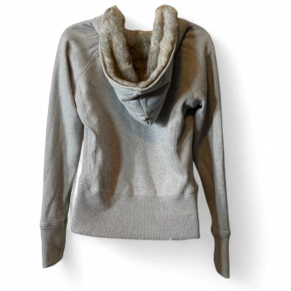 Sudadera con capucha de piel sintética Y2K Foto 3 de 4