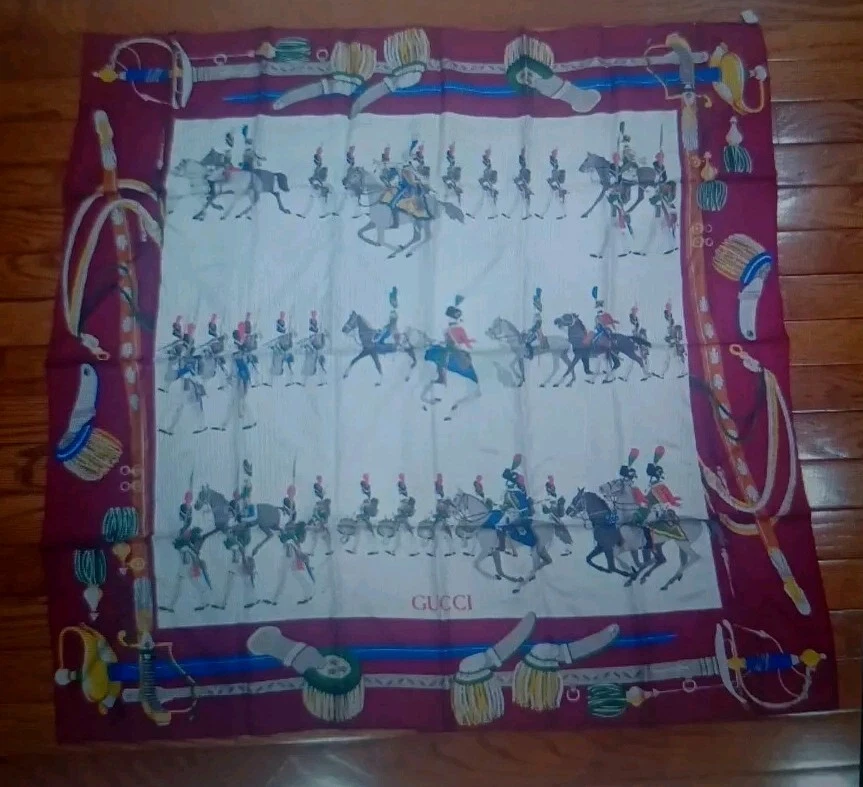 Foulard vintage Gucci soldats britanniques 33