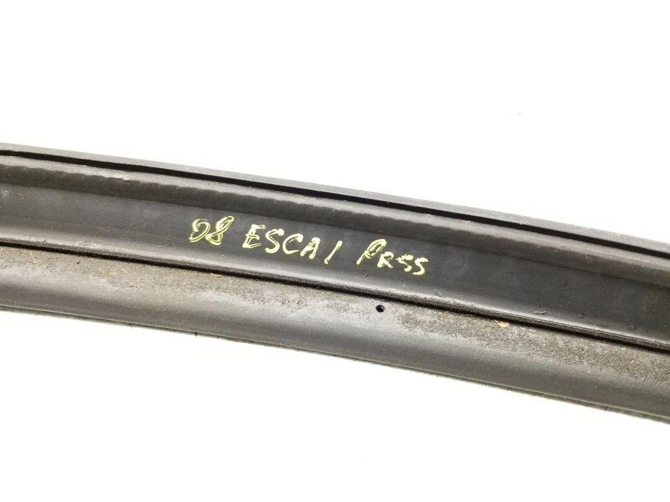 08 09 10 11 12 13 14 ESCALADE RIGHT PASSENGER SIDE WEATHERSTRIP SEAL OEM - Image 2 of 4